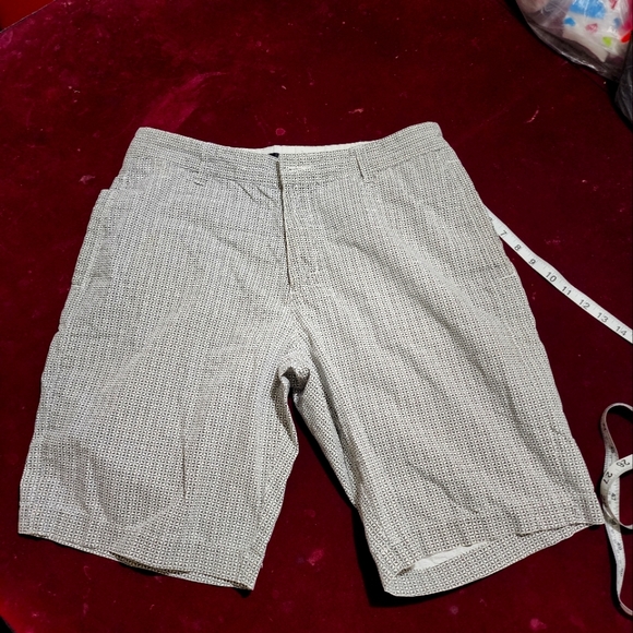 RVCA Shorts - Picture 1 of 6